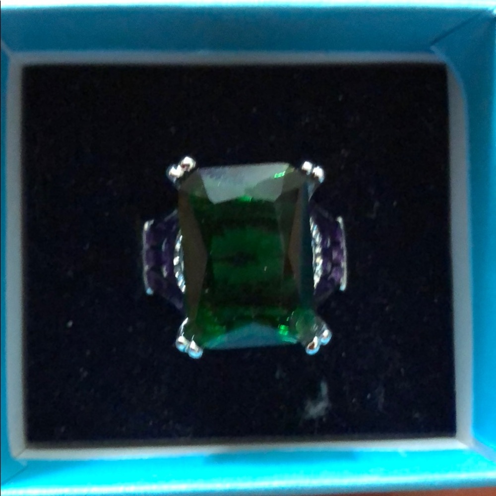 Ring - Picture 1 of 3